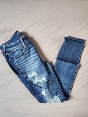 American Eagle Low Rise Next Level Stretch Distressed Jeggings - Size 4